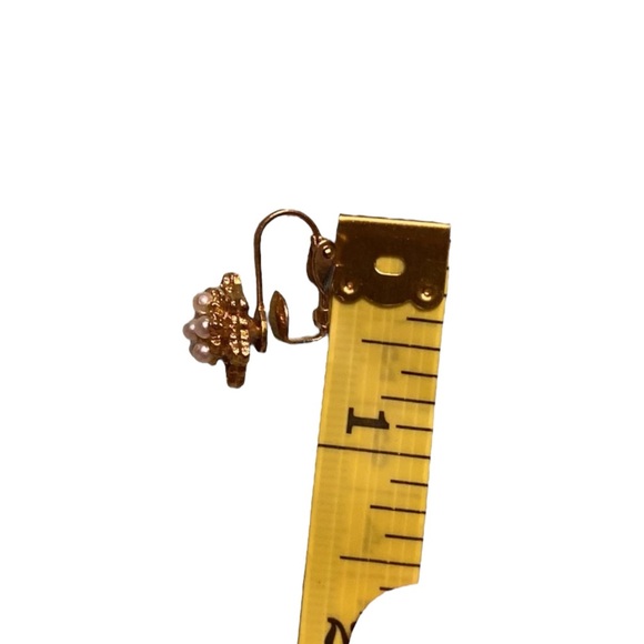 Vintage Pearl Cluster Clip On Earrings Faux Pearl Cluster Ball In Gold Tone - Picture 5 of 5